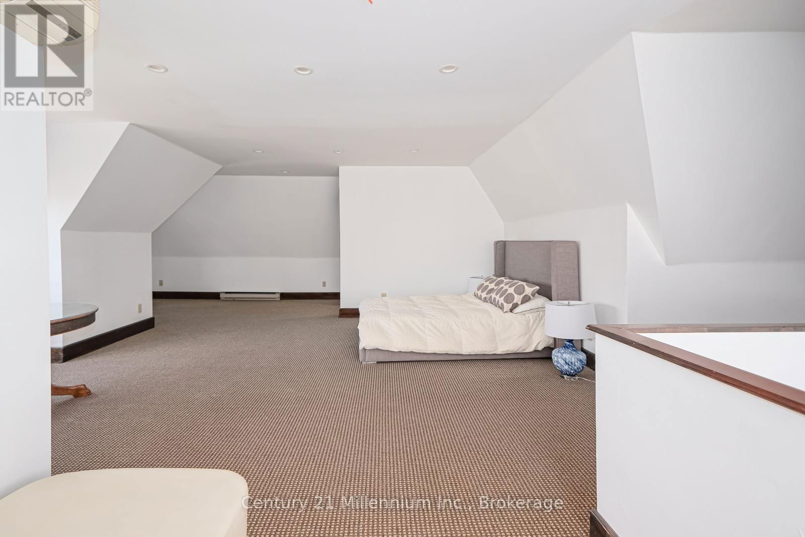 637 HURONTARIO STREET Image 41