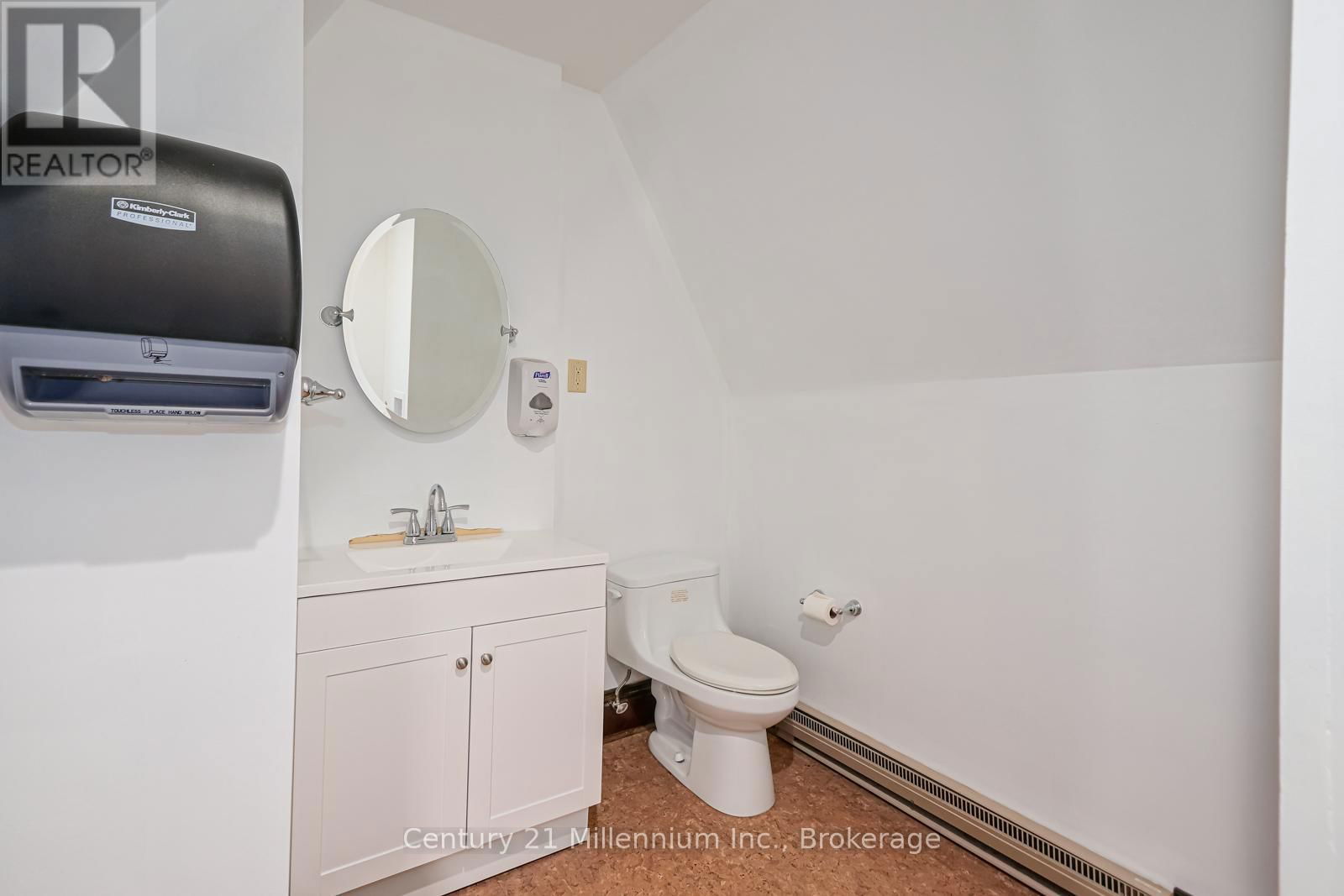 637 HURONTARIO STREET Image 43