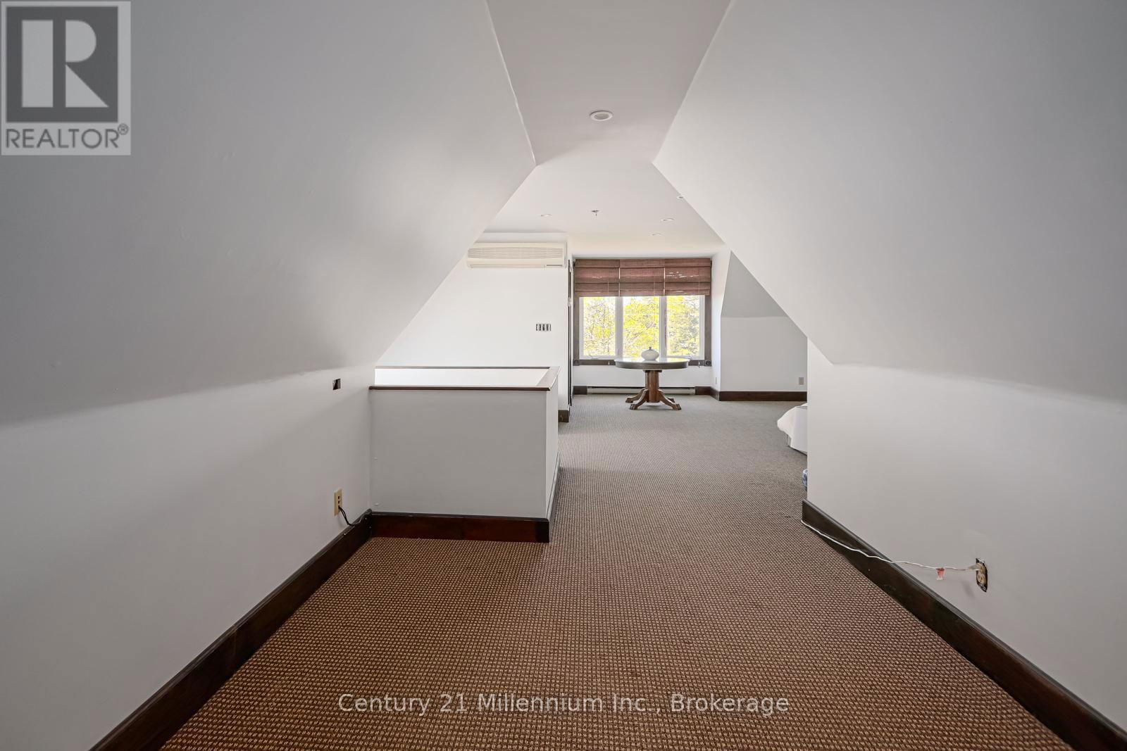 637 HURONTARIO STREET Image 46