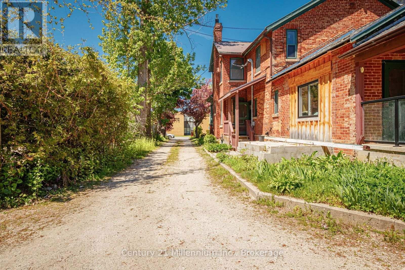 637 HURONTARIO STREET Image 48
