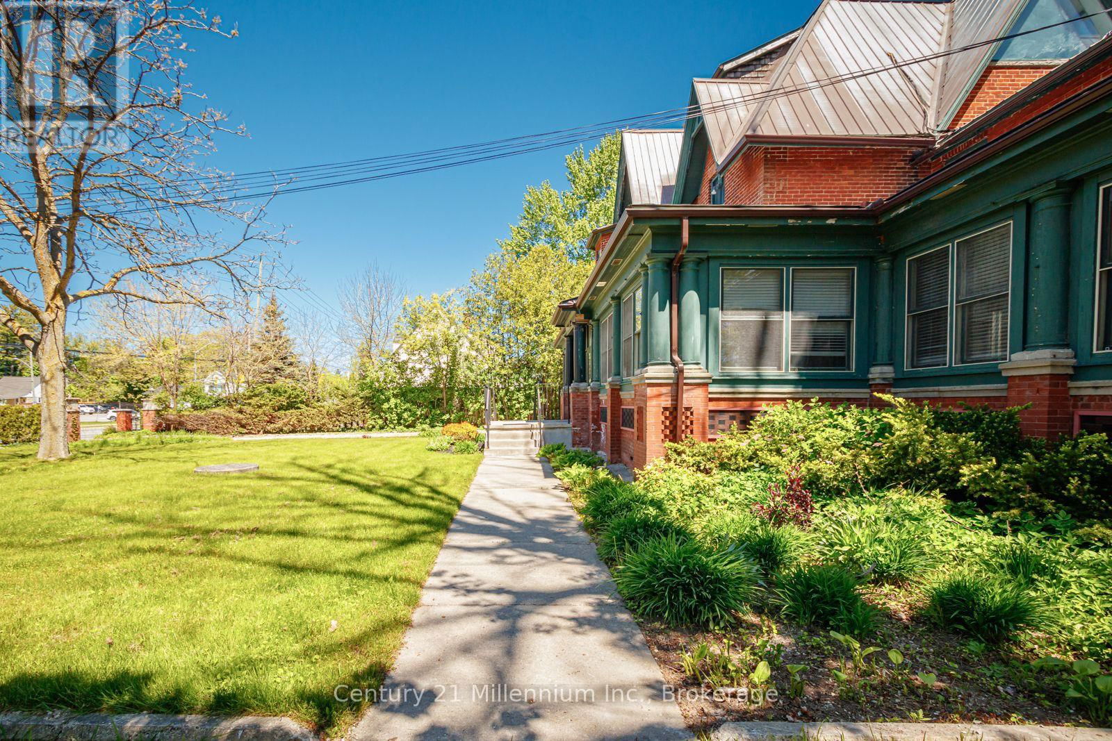 637 HURONTARIO STREET Image 50