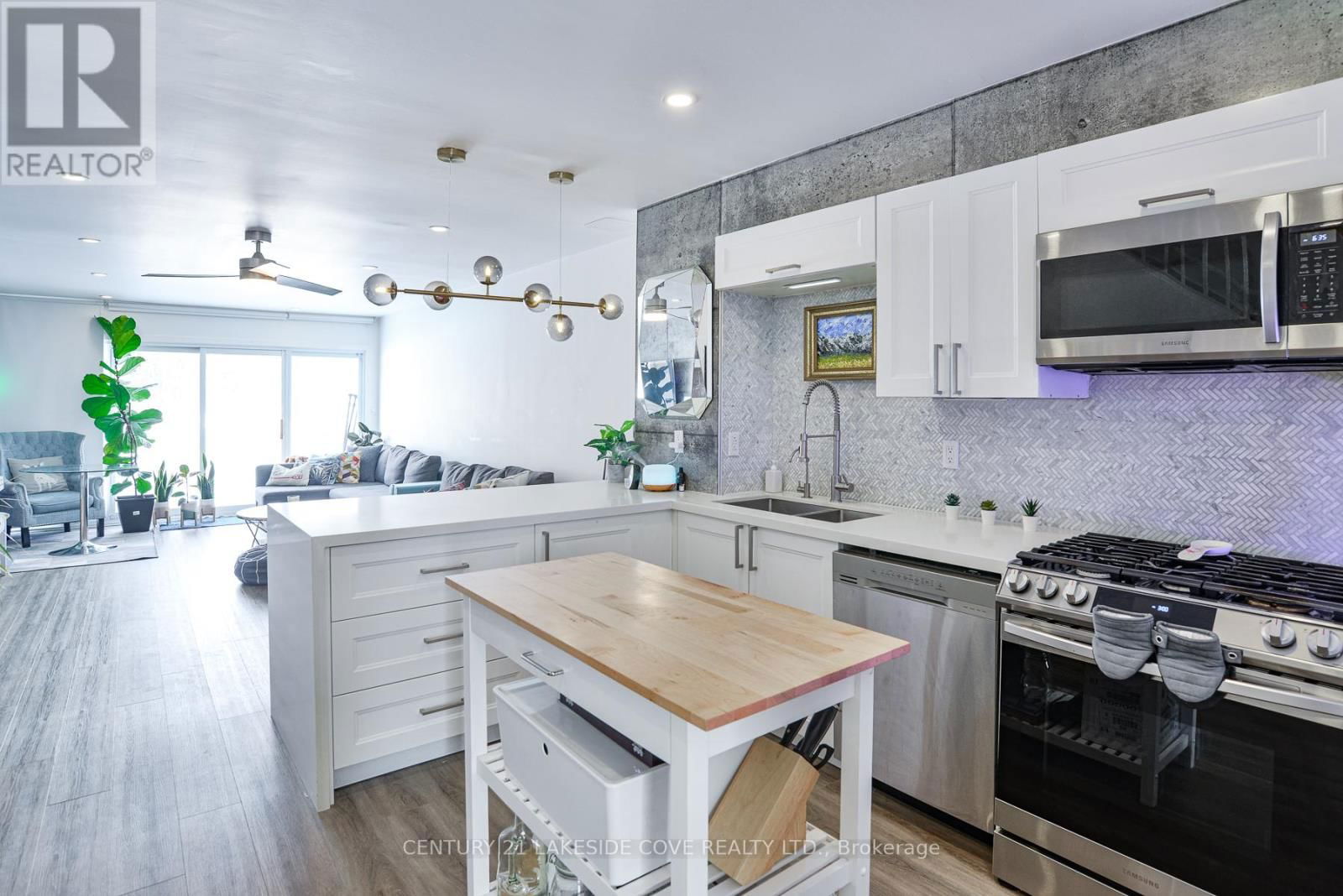 19 - 4 PARADISE BOULEVARD Image 3