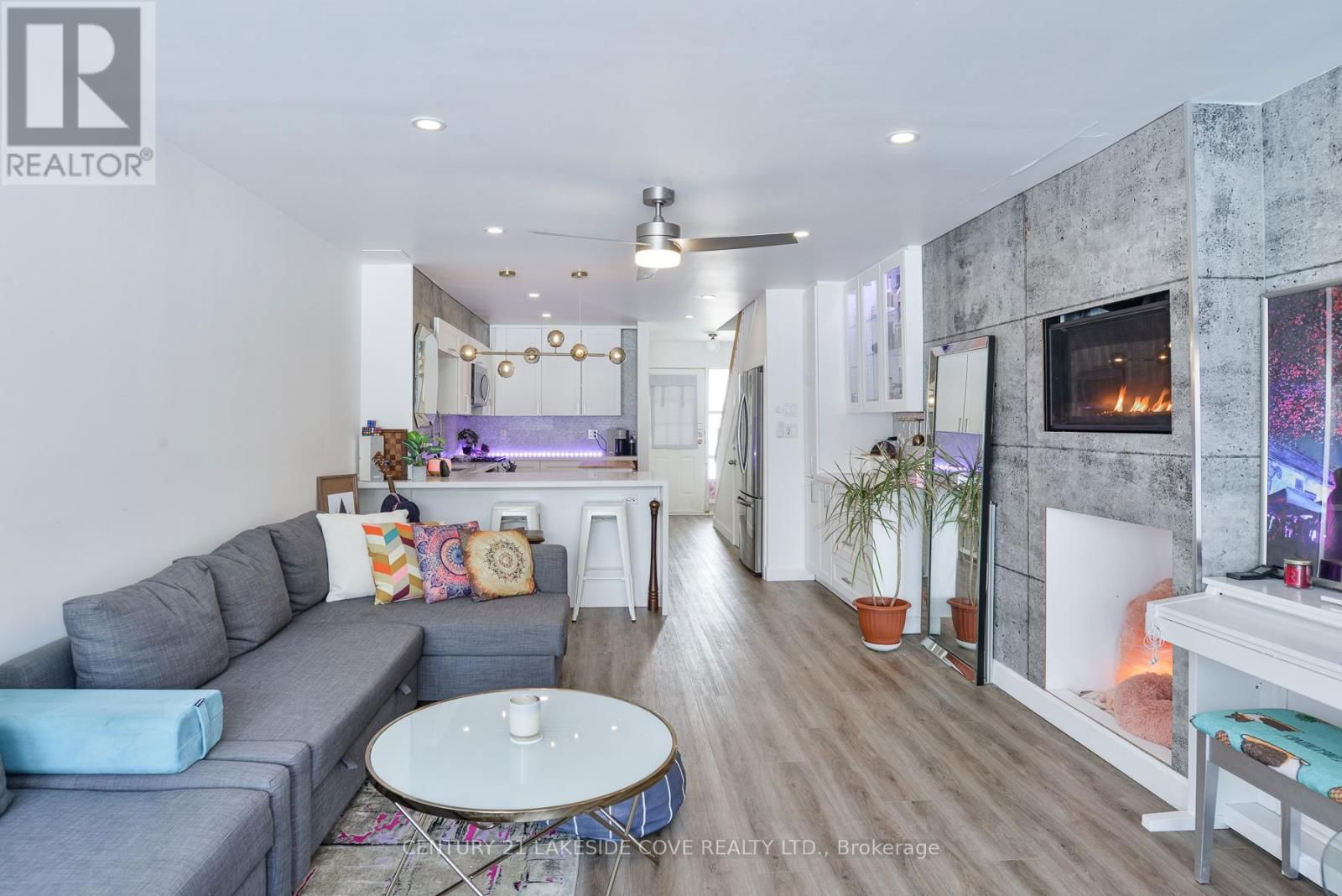 19 - 4 PARADISE BOULEVARD Image 9