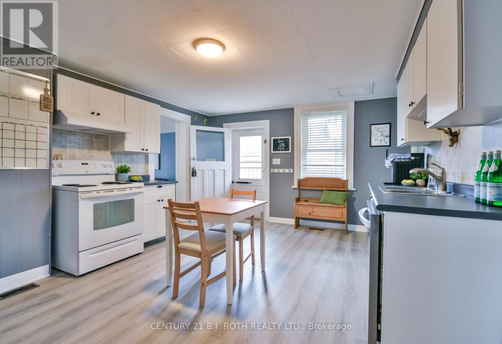86 HENRY STREET Image 3