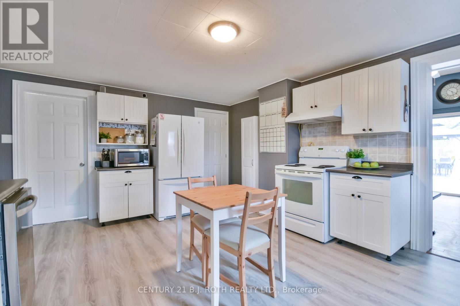 86 HENRY STREET Image 4