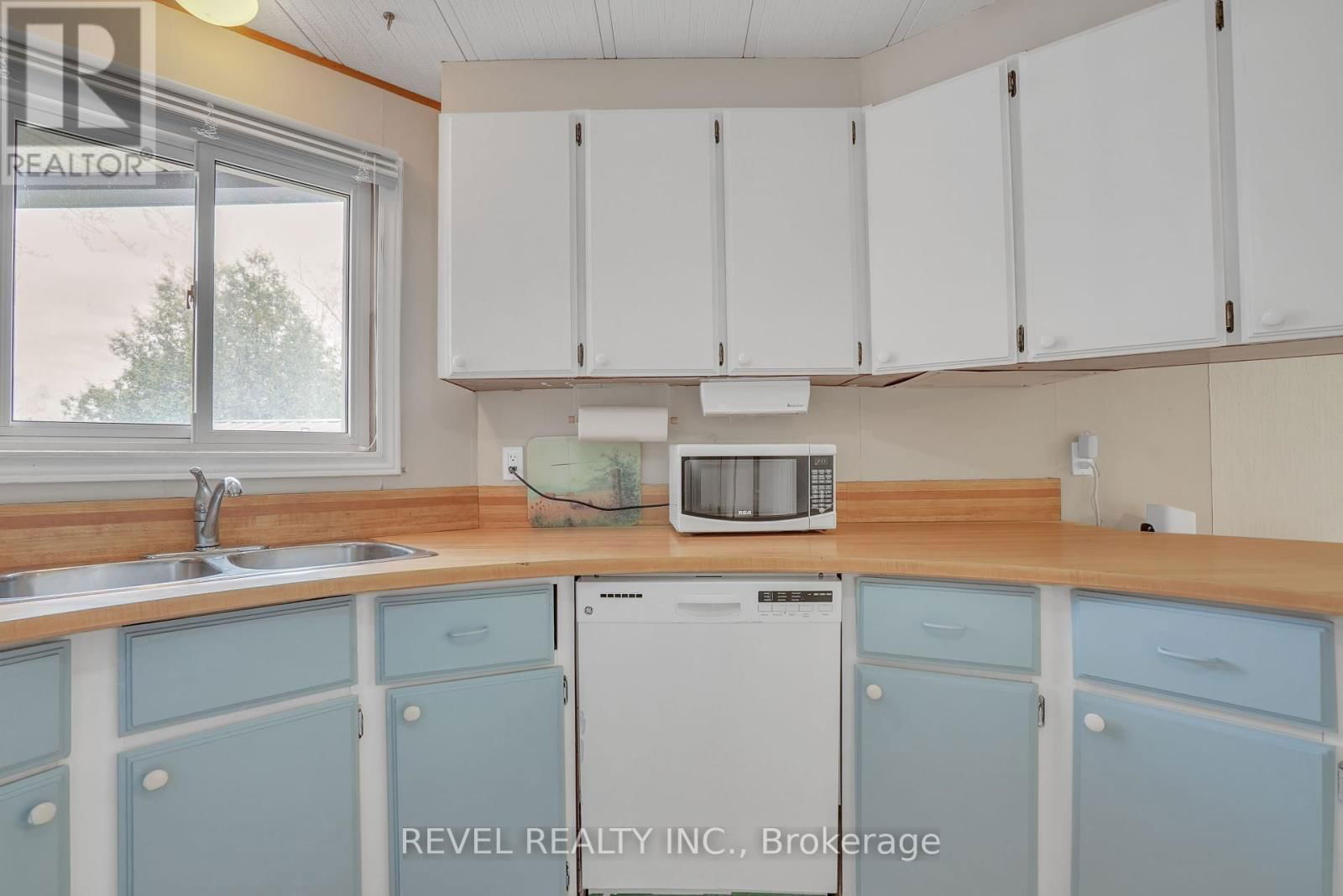 3 TAMARACK DRIVE Image 12