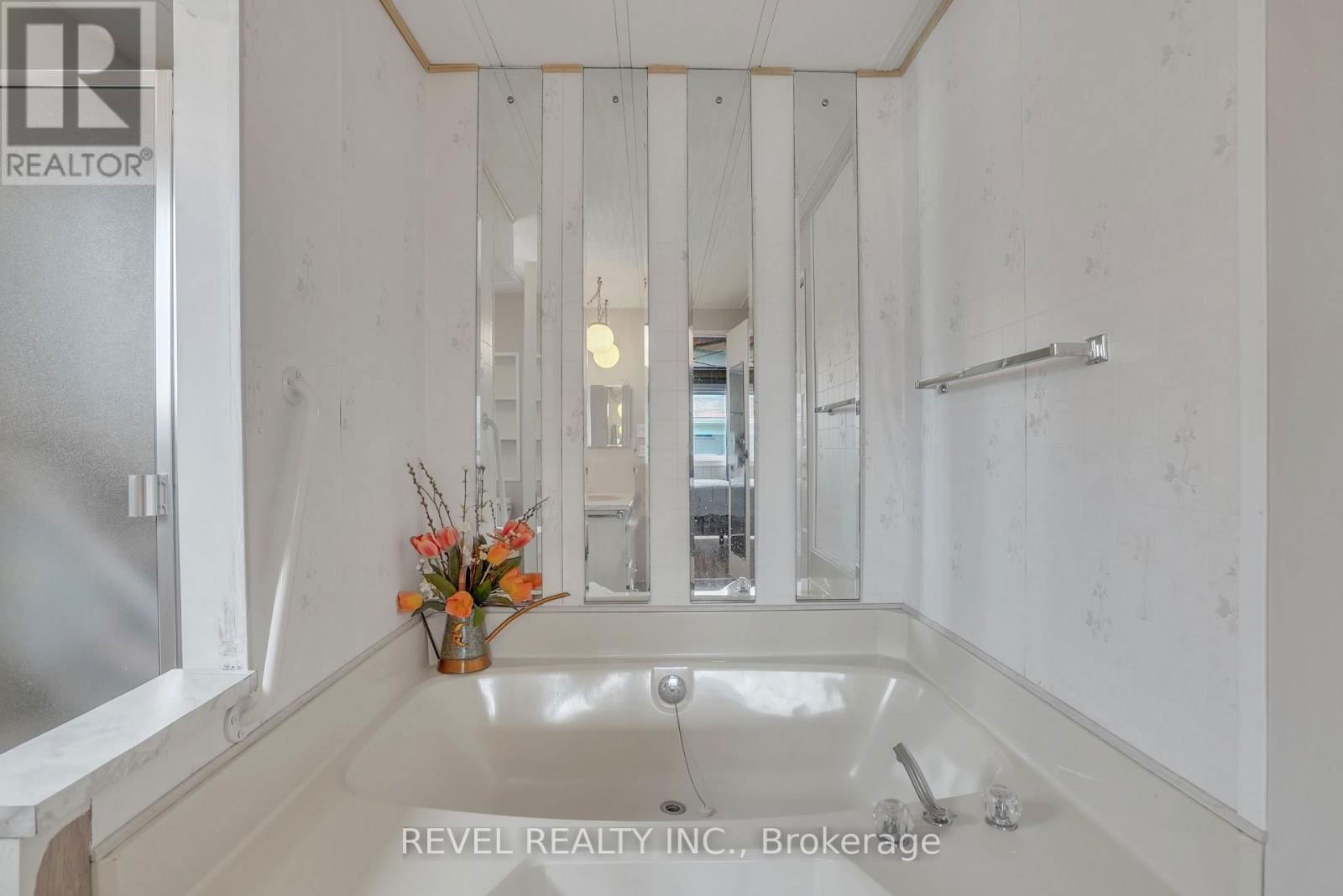 3 TAMARACK DRIVE Image 31