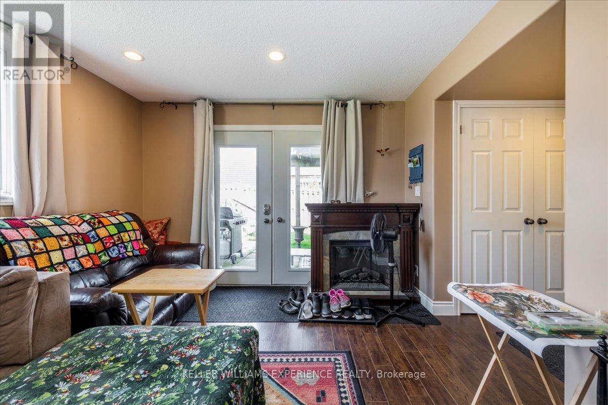 33 PRIMROSE CRESCENT Image 32