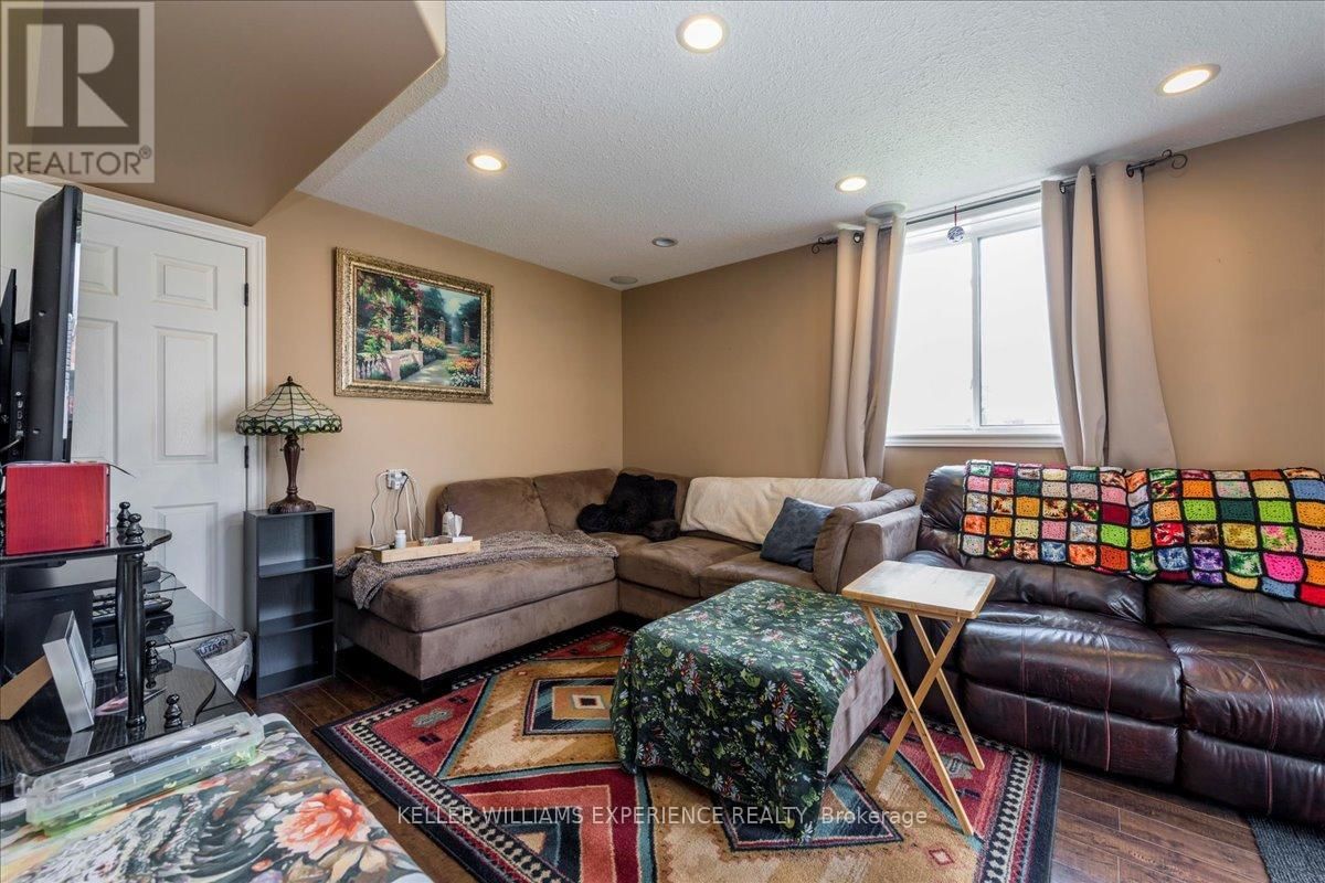 33 PRIMROSE CRESCENT Image 33
