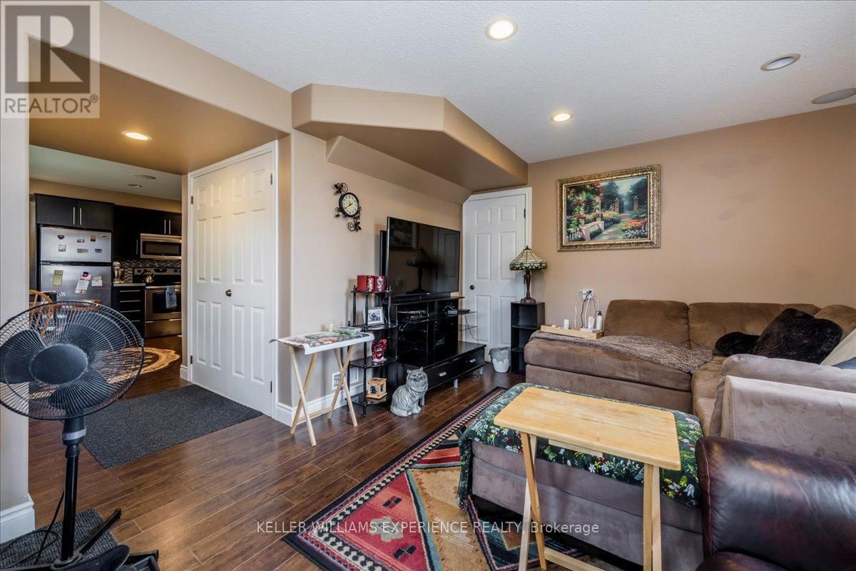 33 PRIMROSE CRESCENT Image 34