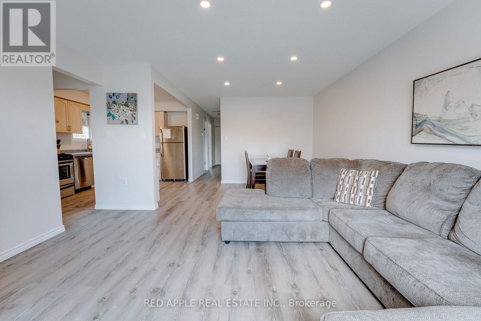 48 LOUISE LANE Image 10