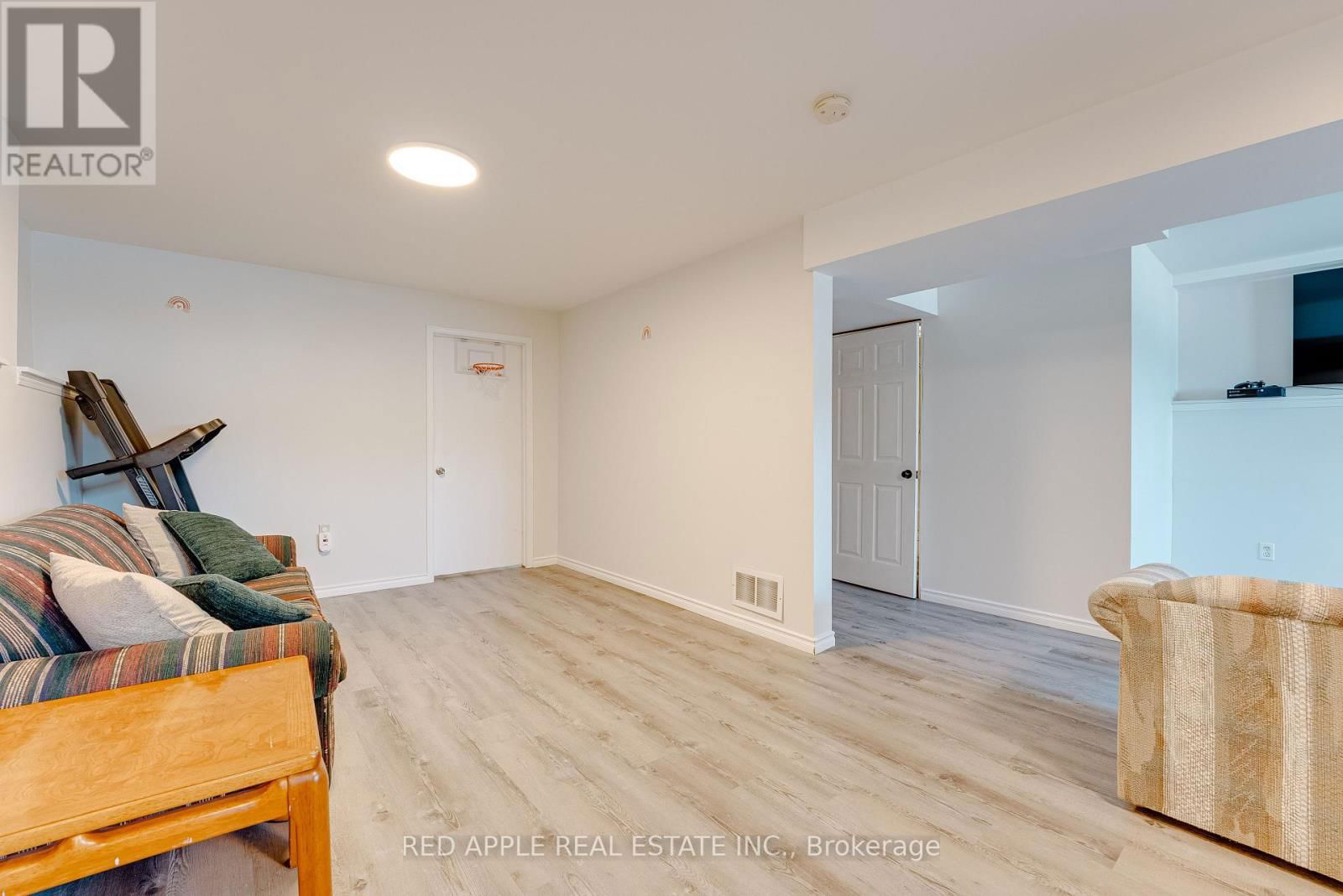 48 LOUISE LANE Image 18