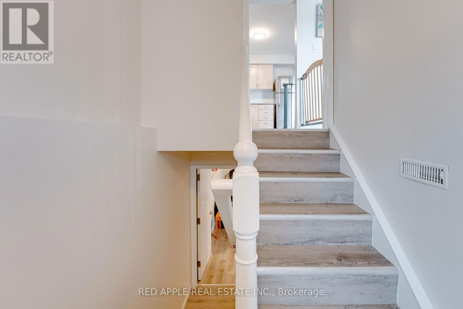 48 LOUISE LANE Image 4