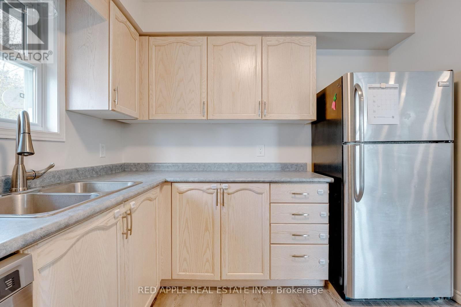 48 LOUISE LANE Image 9