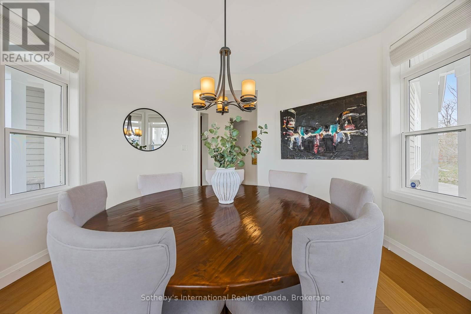 2 SWAN LANE Image 10