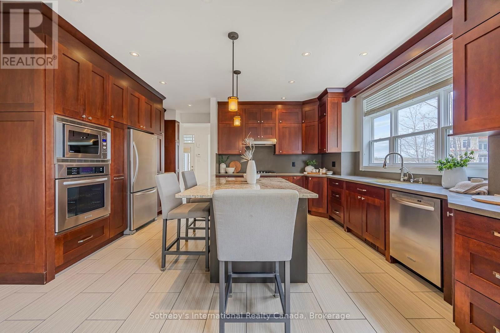 2 SWAN LANE Image 15