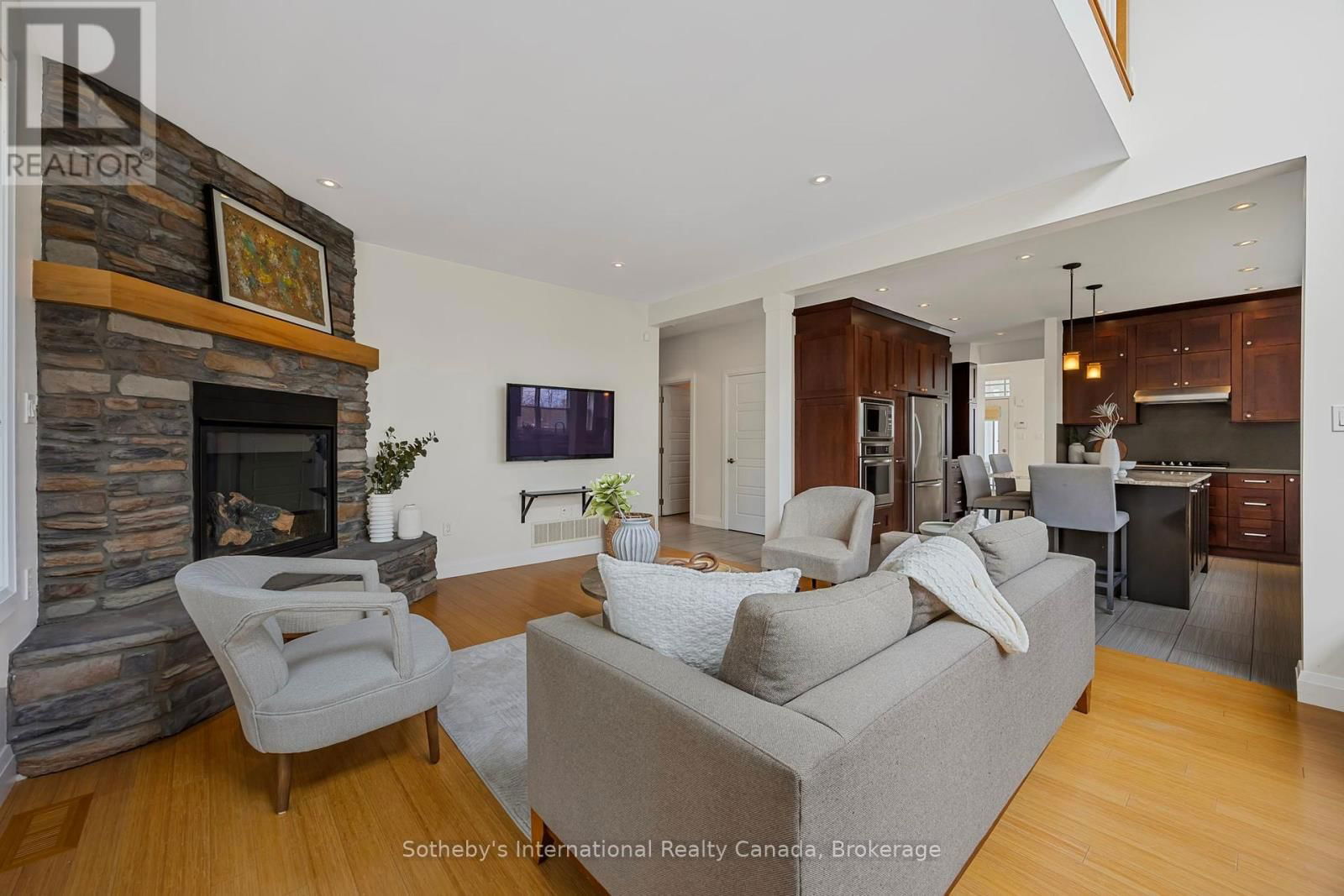 2 SWAN LANE Image 17