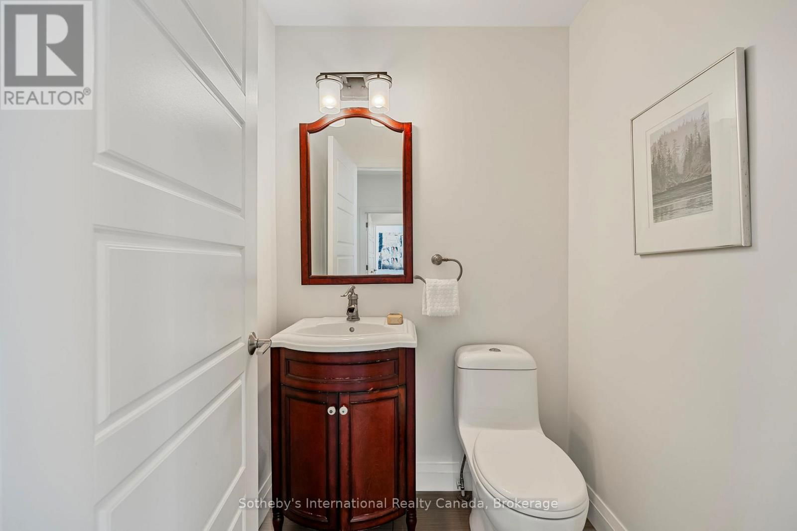 2 SWAN LANE Image 18
