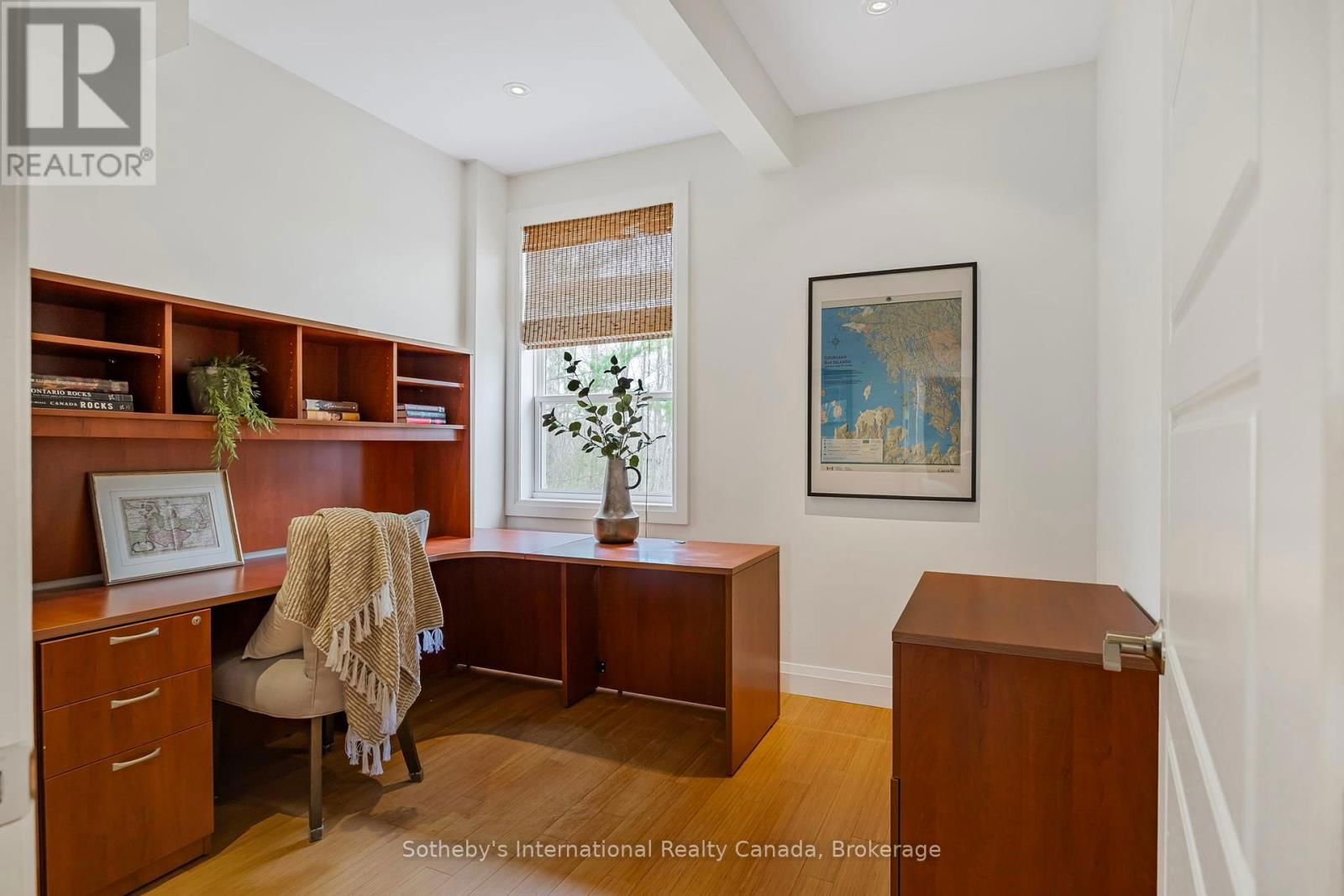 2 SWAN LANE Image 19
