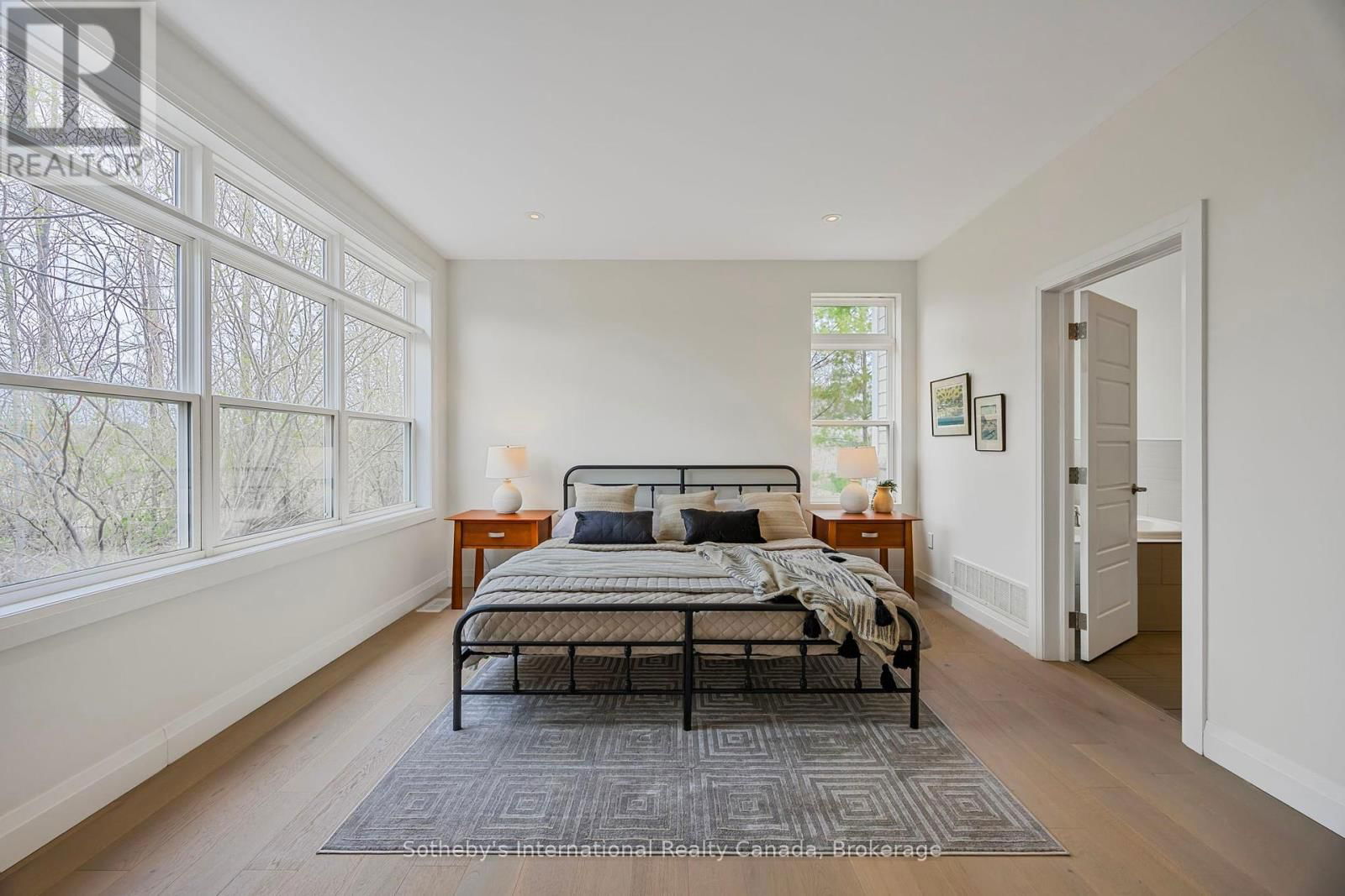 2 SWAN LANE Image 22