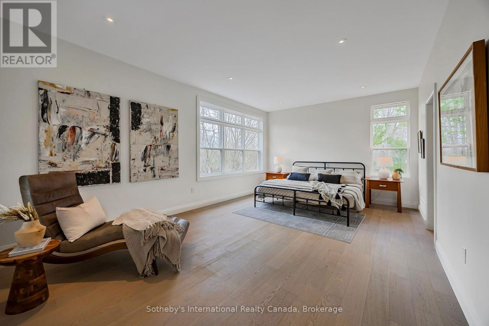 2 SWAN LANE Image 23