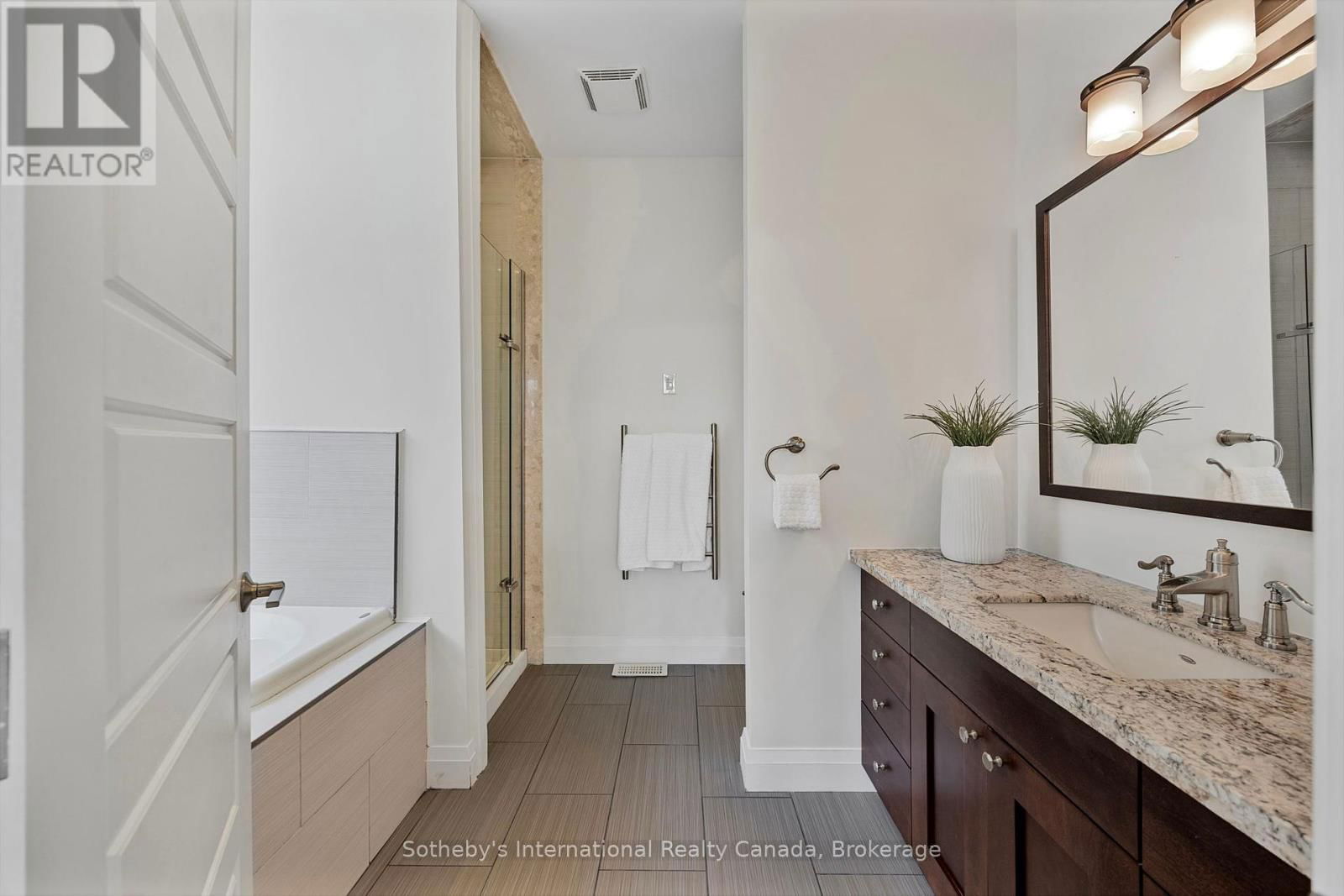 2 SWAN LANE Image 25