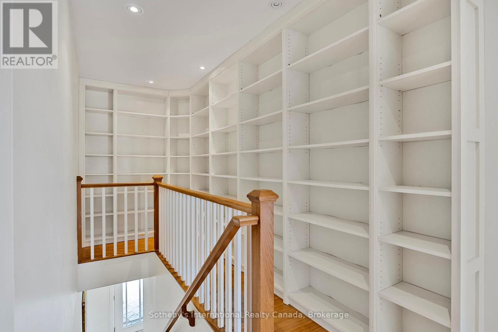 2 SWAN LANE Image 28