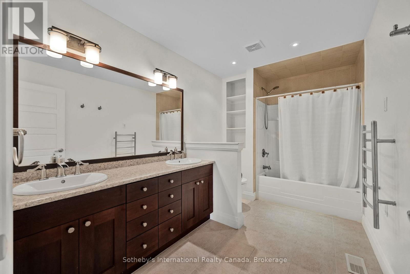 2 SWAN LANE Image 29