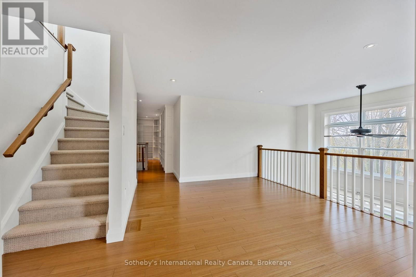 2 SWAN LANE Image 32