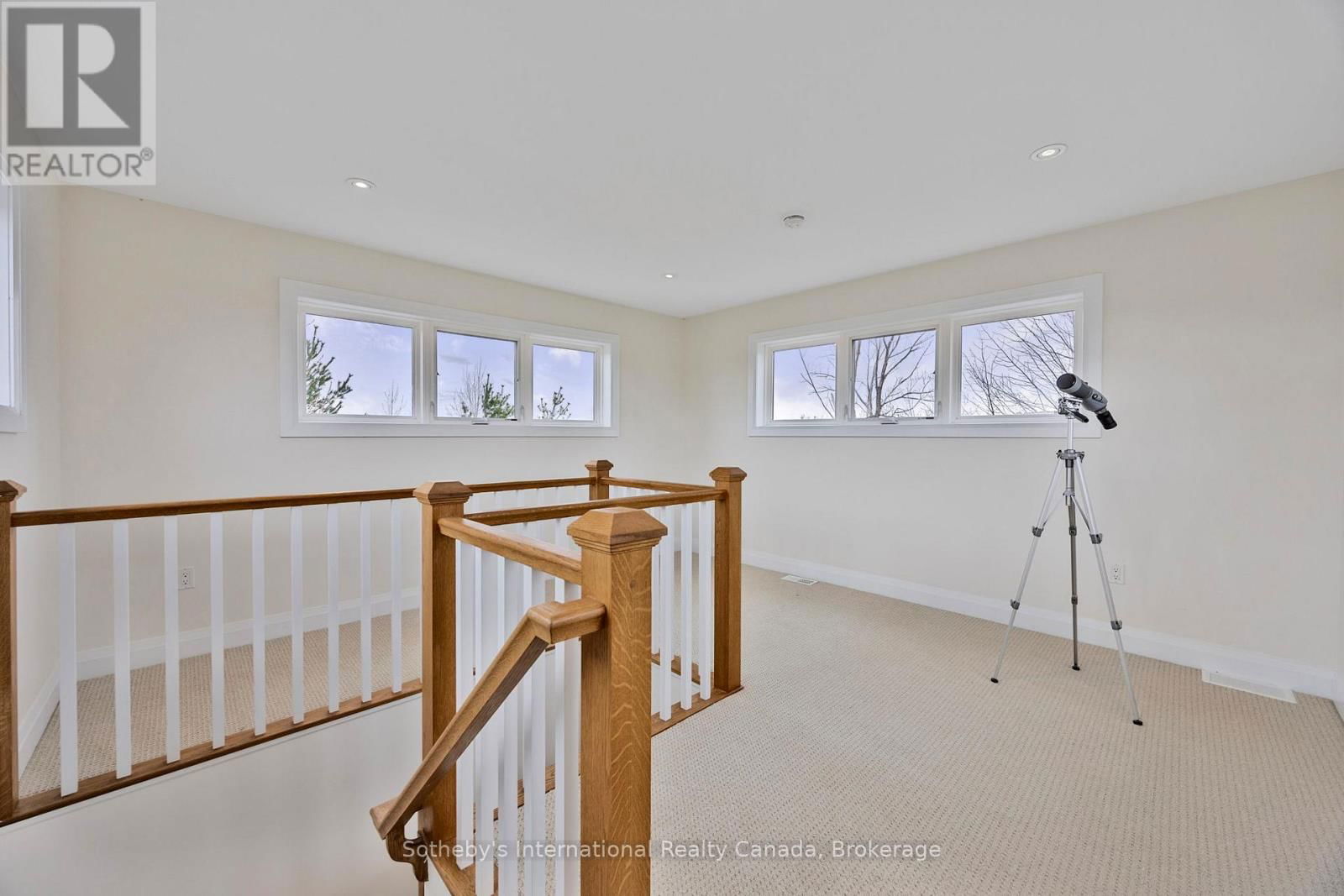 2 SWAN LANE Image 33