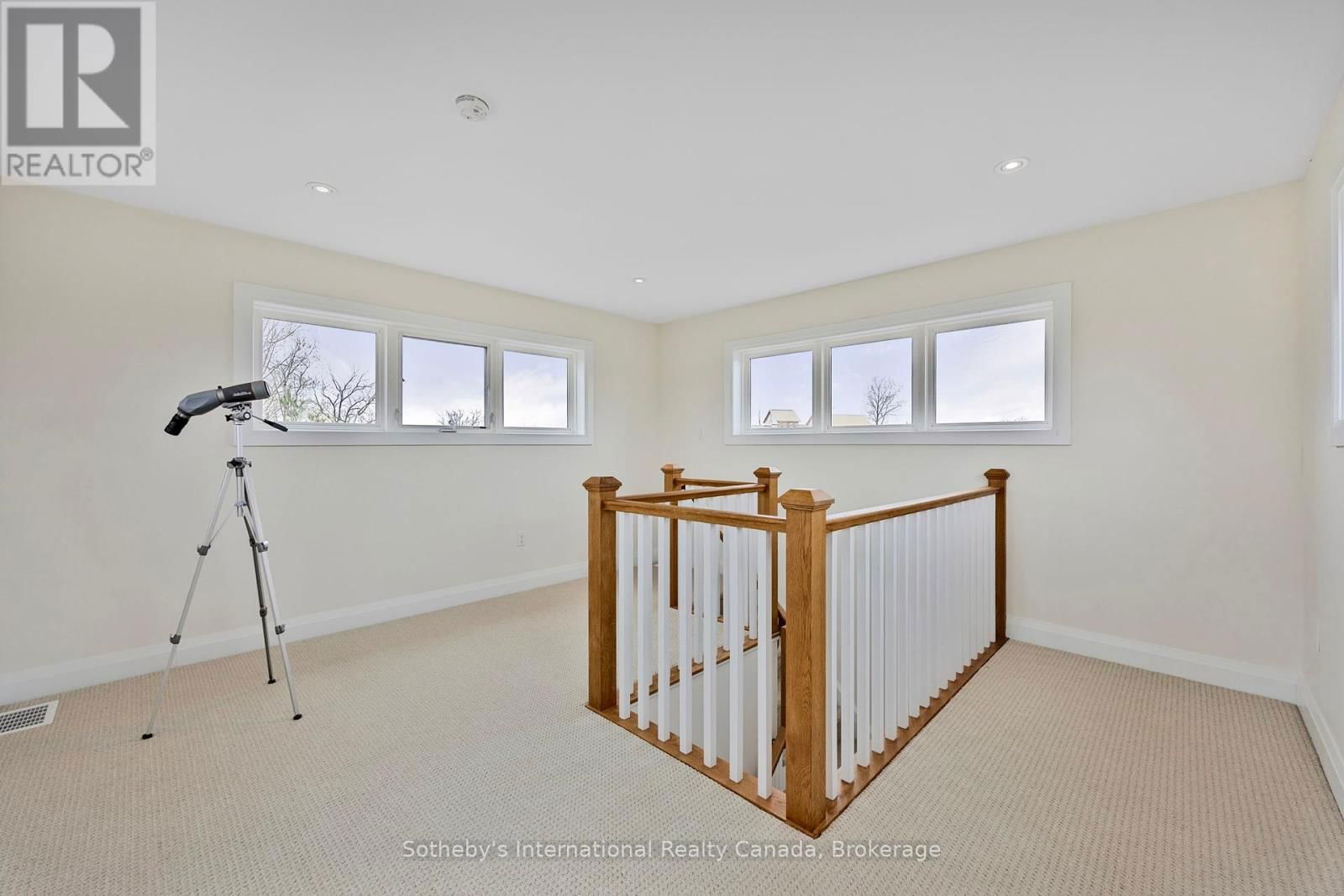 2 SWAN LANE Image 34