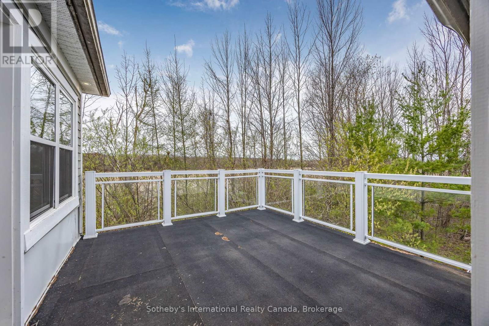 2 SWAN LANE Image 36