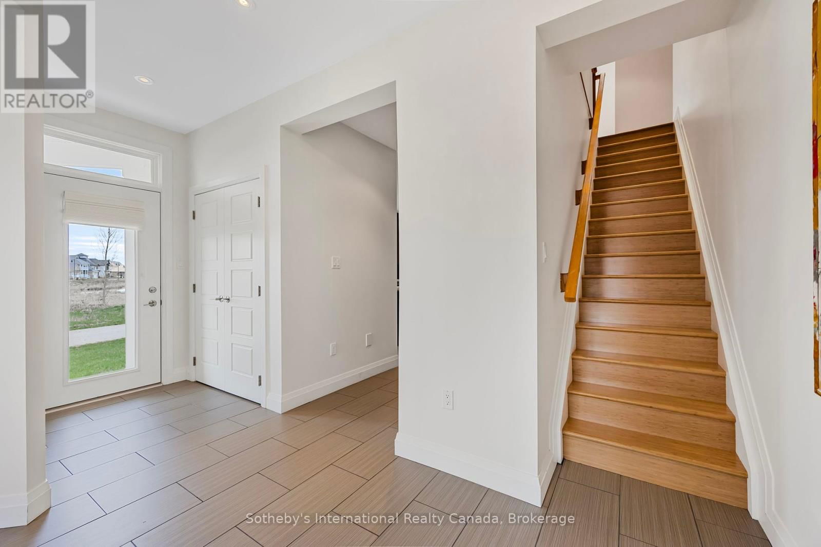 2 SWAN LANE Image 8
