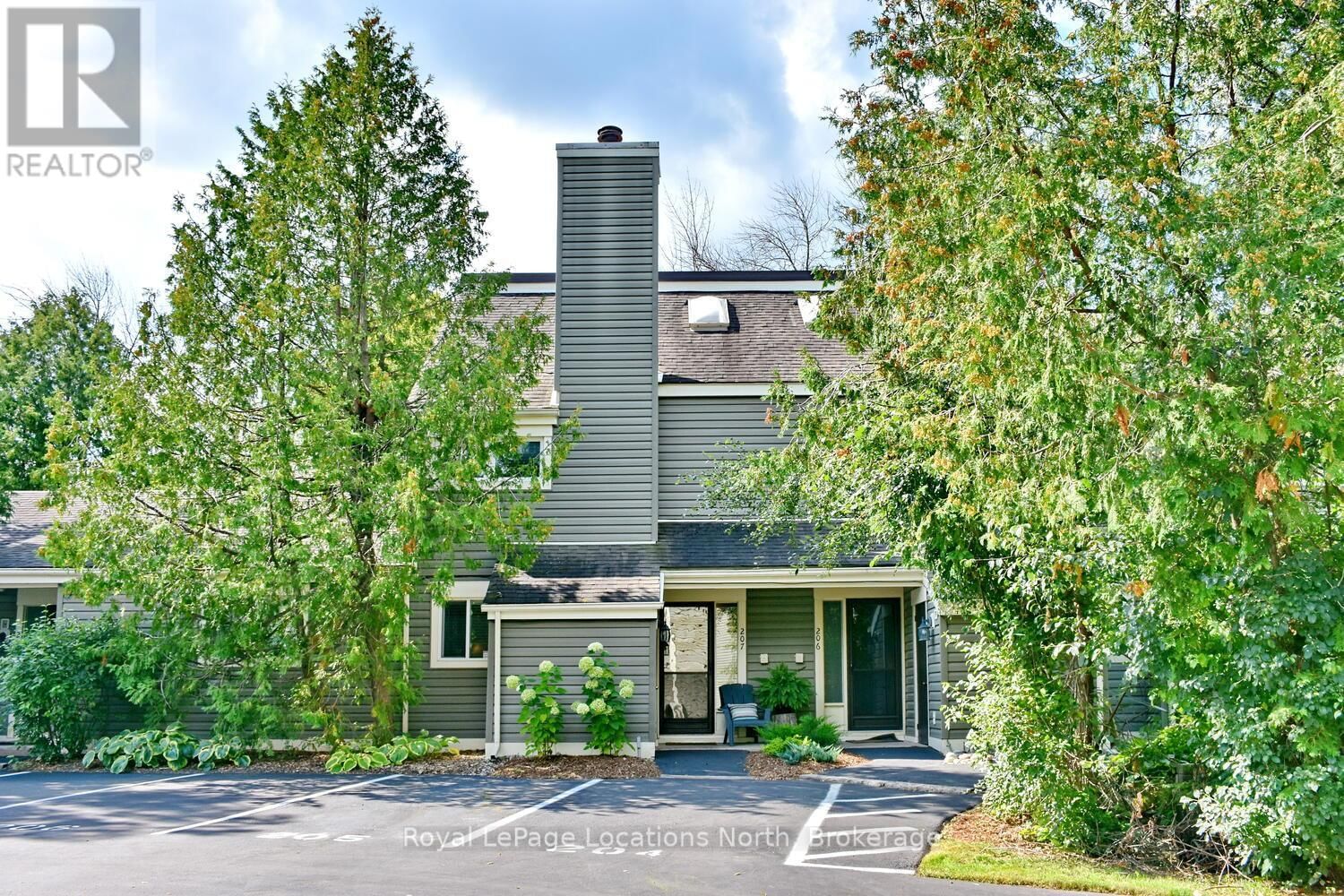 207 ESCARPMENT CRESCENT Image 1