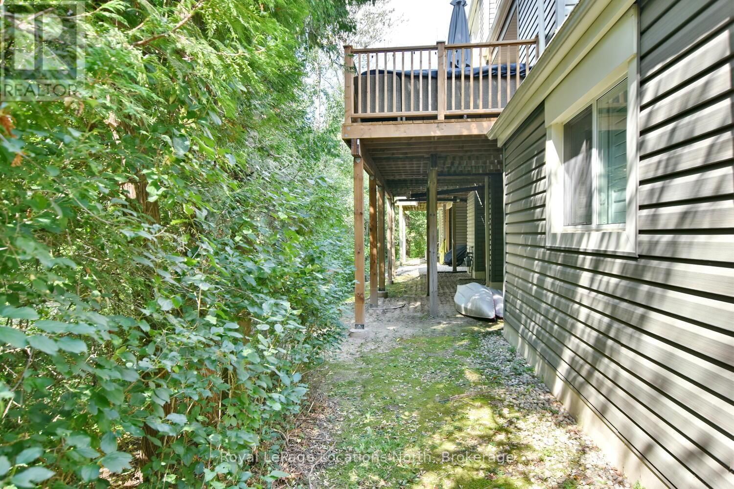 207 ESCARPMENT CRESCENT Image 11