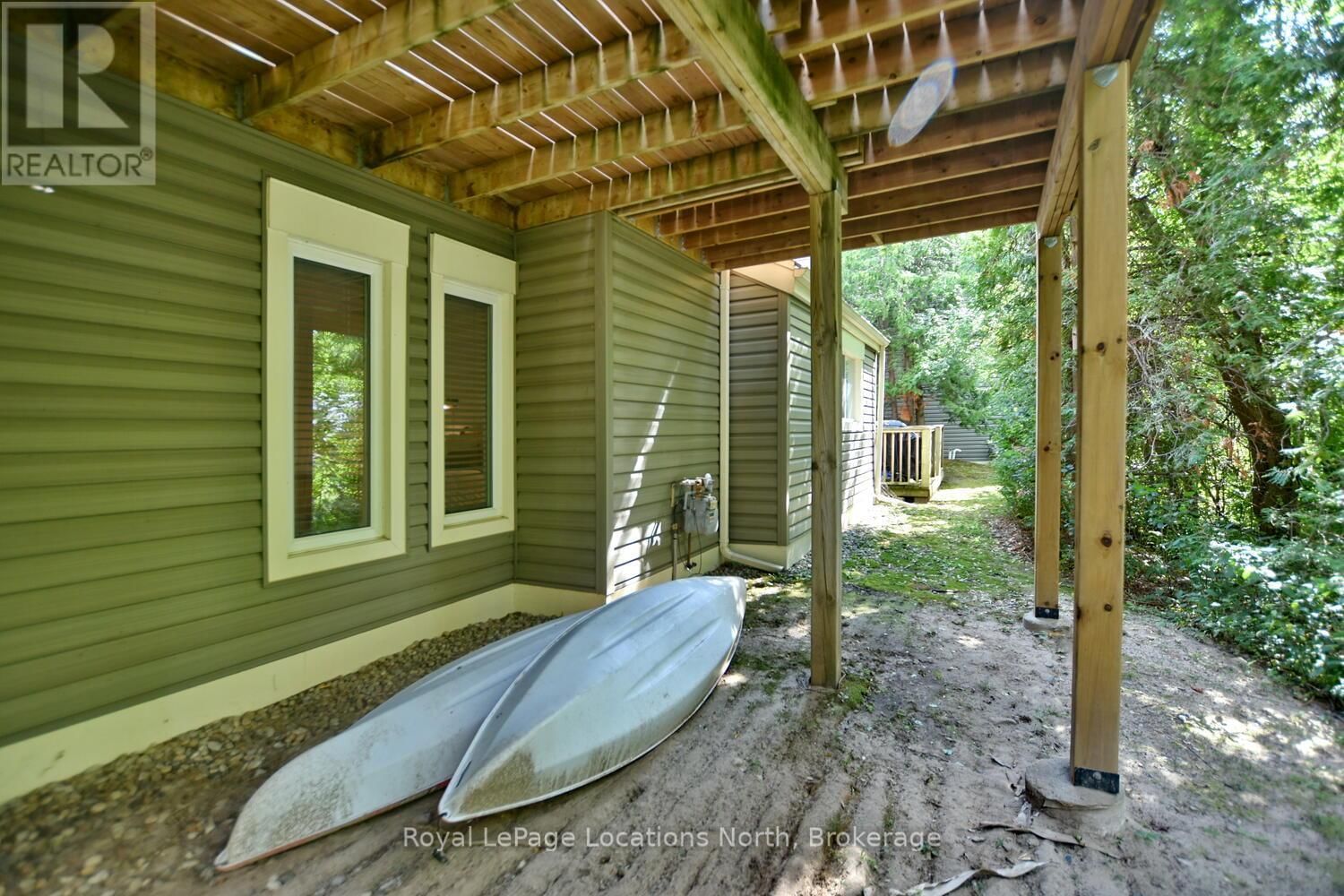 207 ESCARPMENT CRESCENT Image 12