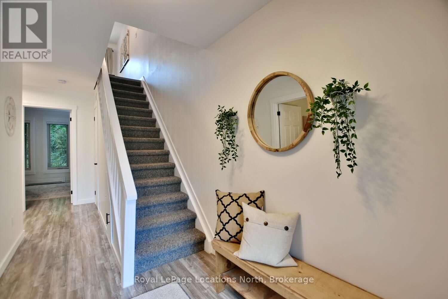 207 ESCARPMENT CRESCENT Image 14