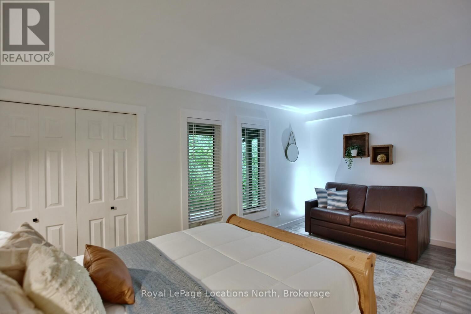 207 ESCARPMENT CRESCENT Image 21