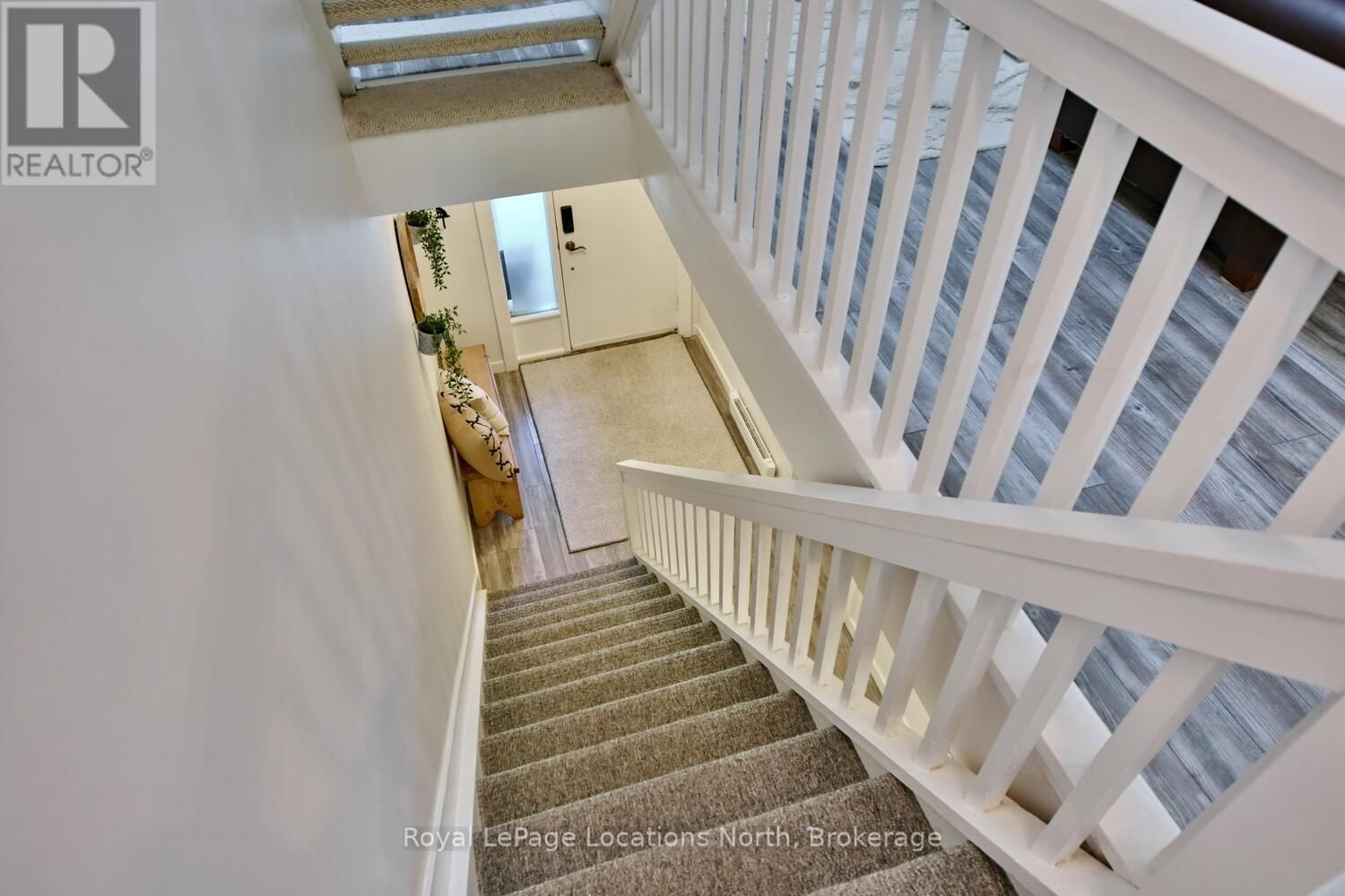 207 ESCARPMENT CRESCENT Image 23