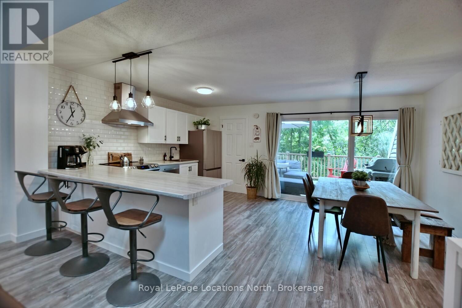 207 ESCARPMENT CRESCENT Image 25