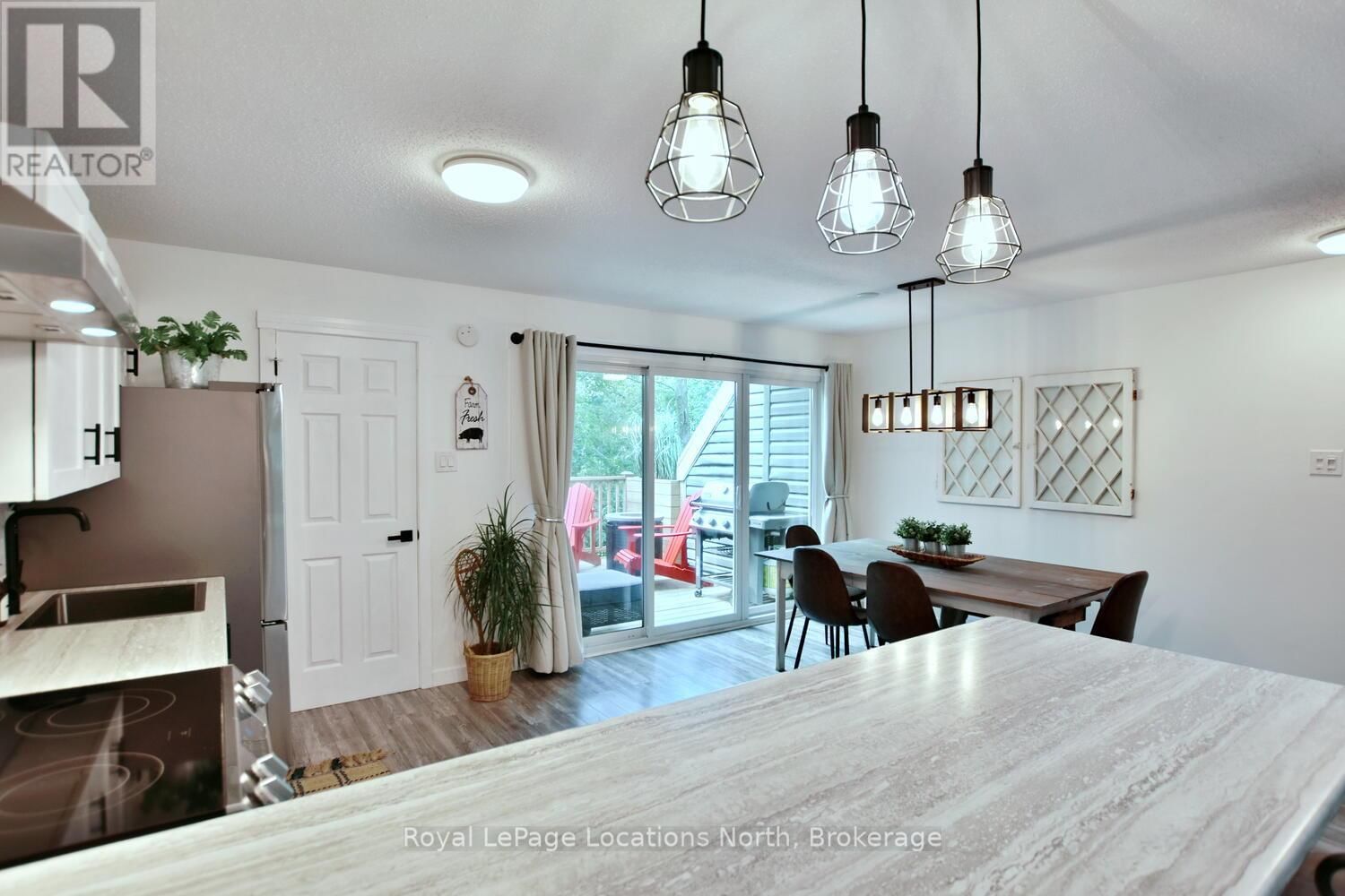 207 ESCARPMENT CRESCENT Image 28