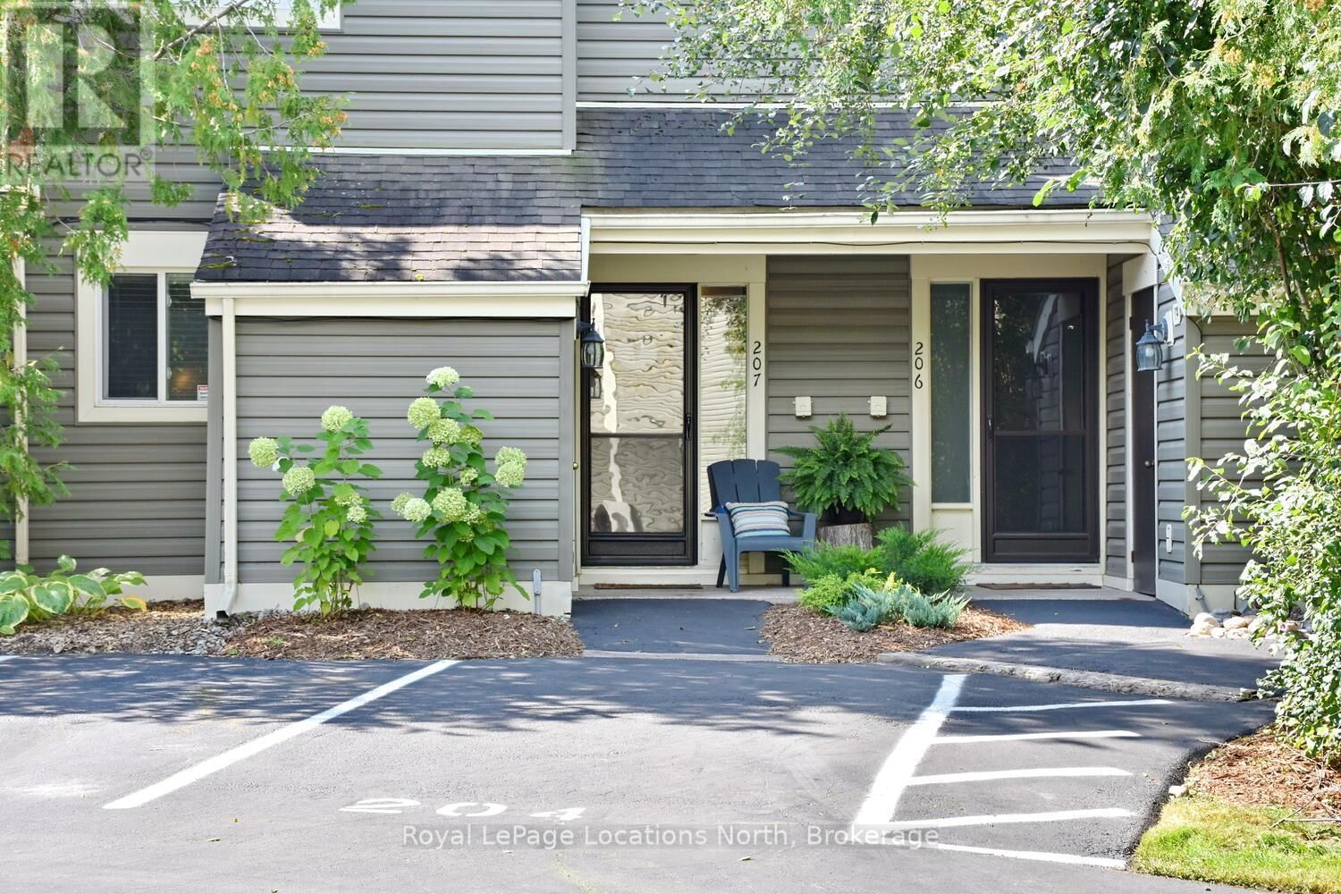 207 ESCARPMENT CRESCENT Image 3