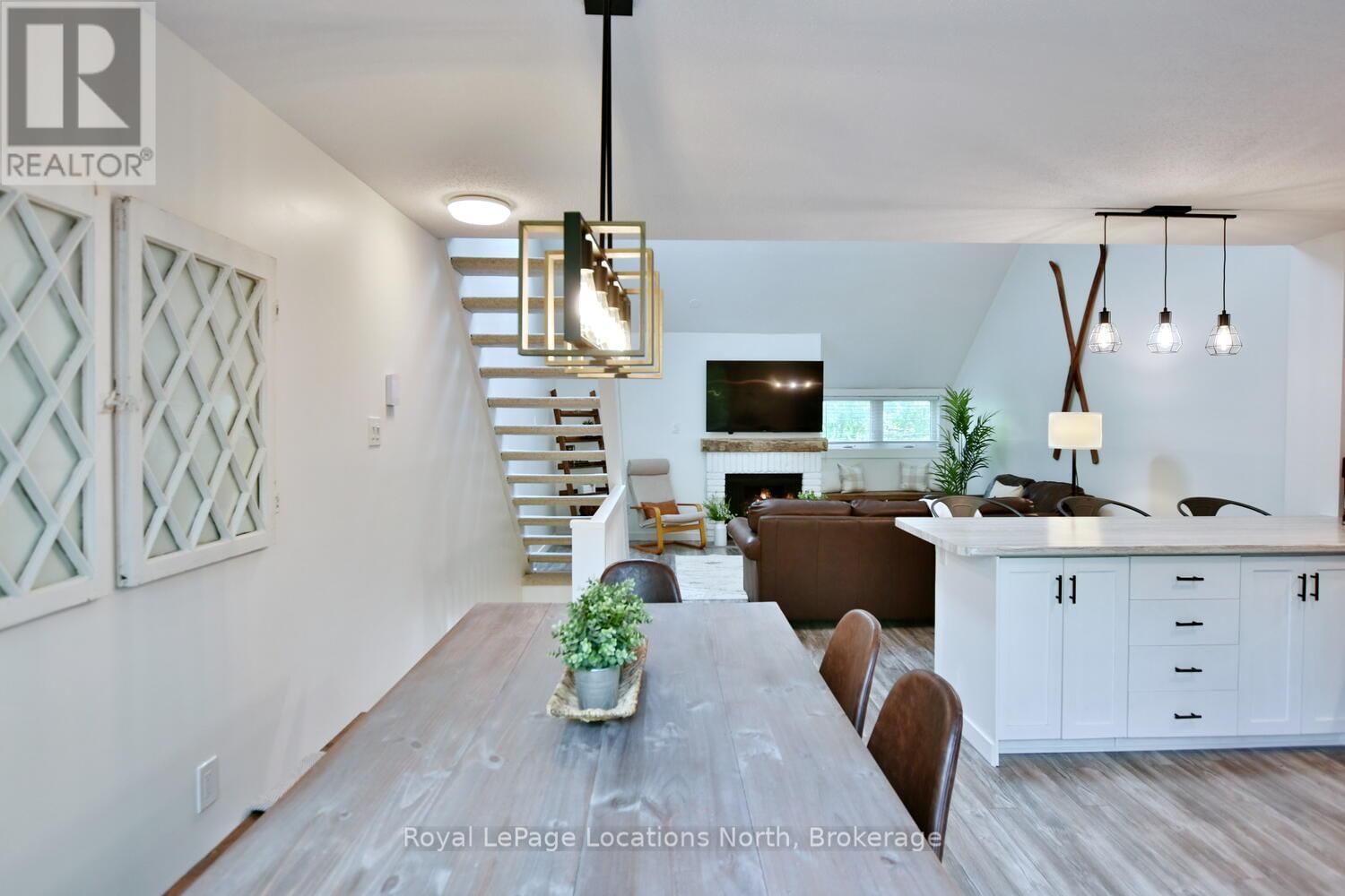 207 ESCARPMENT CRESCENT Image 31