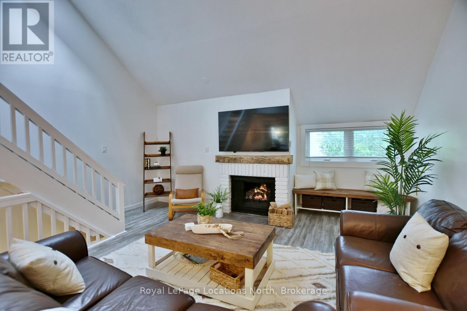 207 ESCARPMENT CRESCENT Image 32