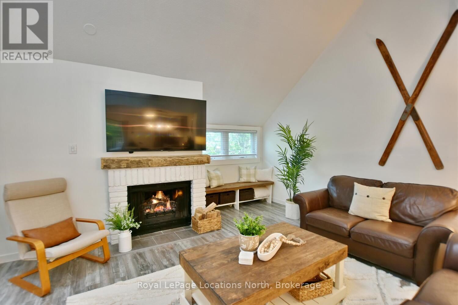 207 ESCARPMENT CRESCENT Image 34