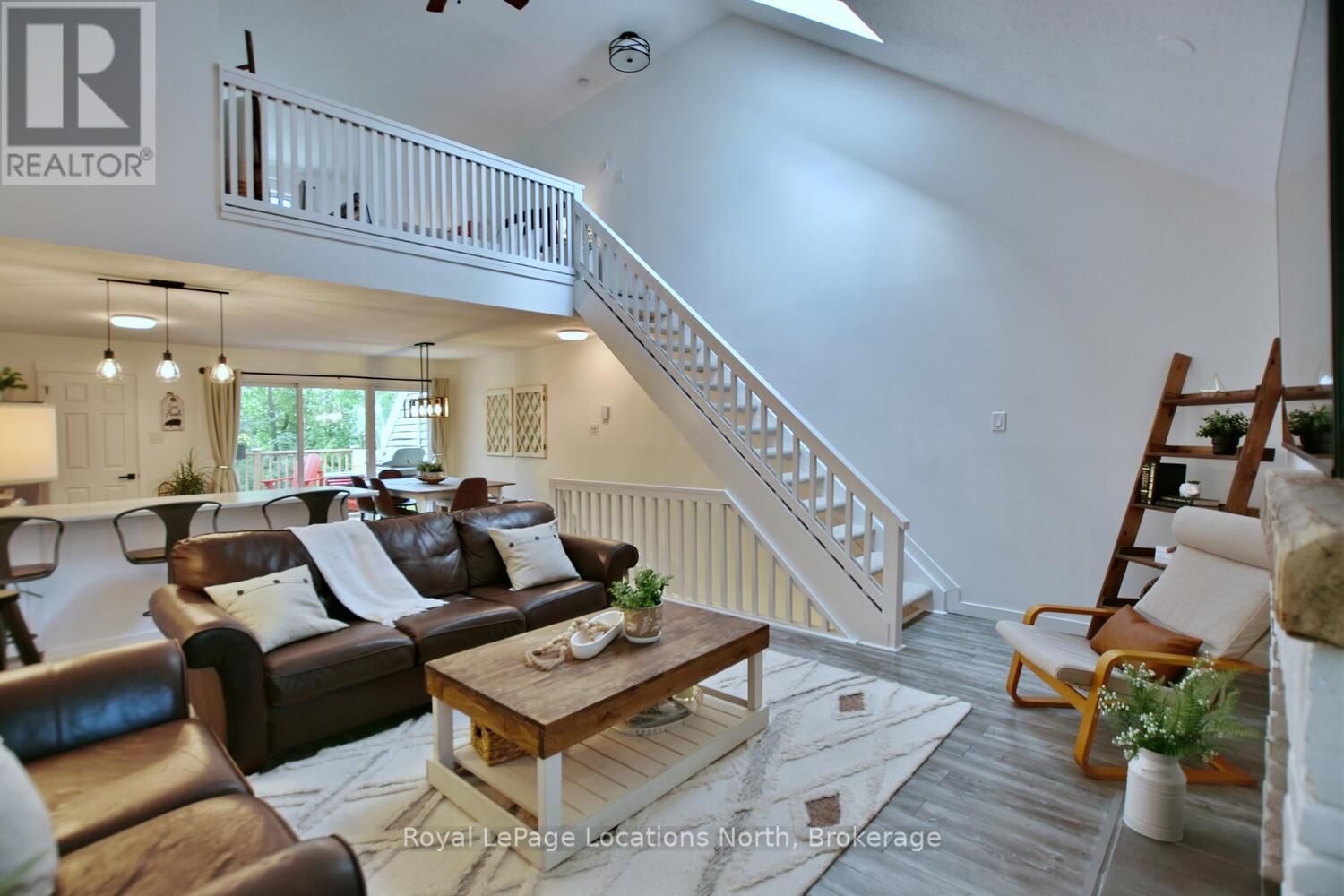 207 ESCARPMENT CRESCENT Image 35