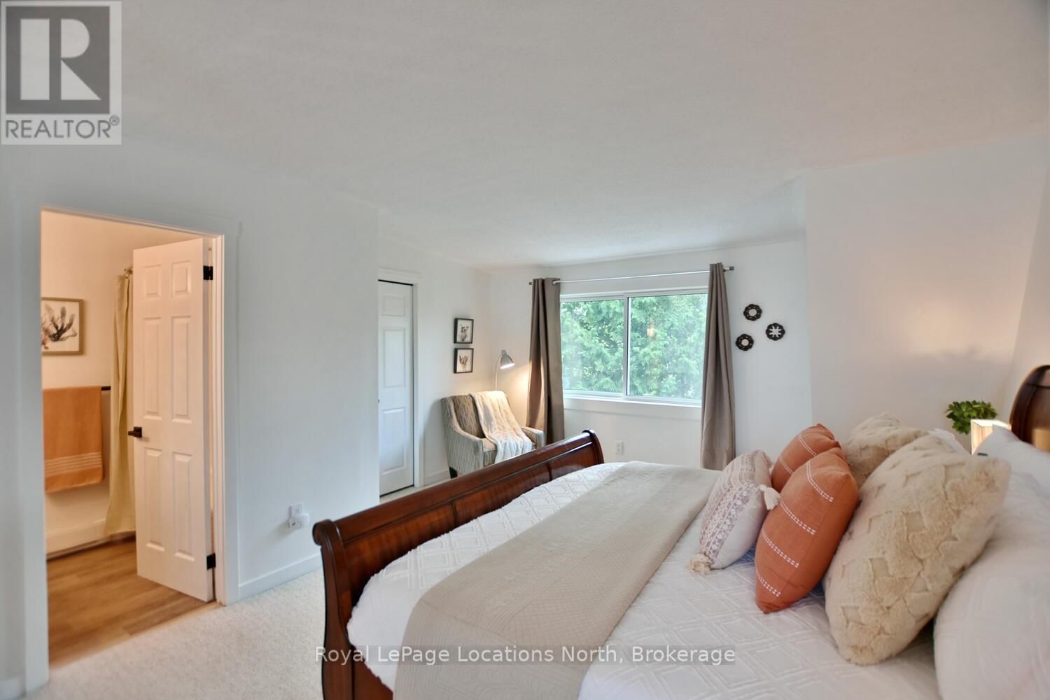 207 ESCARPMENT CRESCENT Image 37