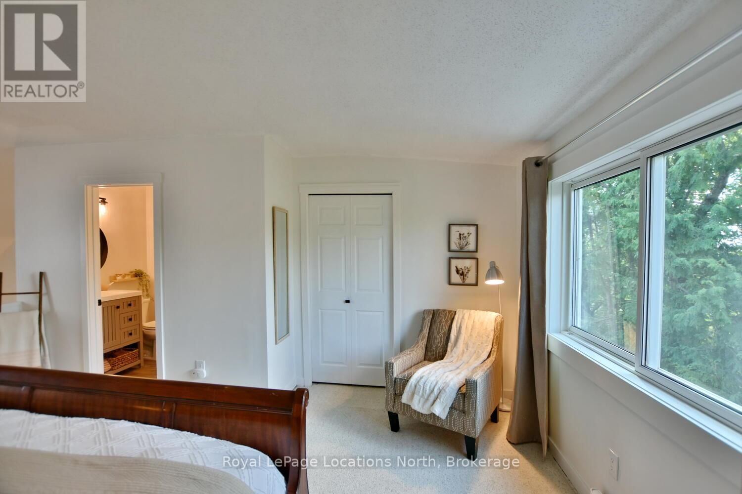 207 ESCARPMENT CRESCENT Image 40