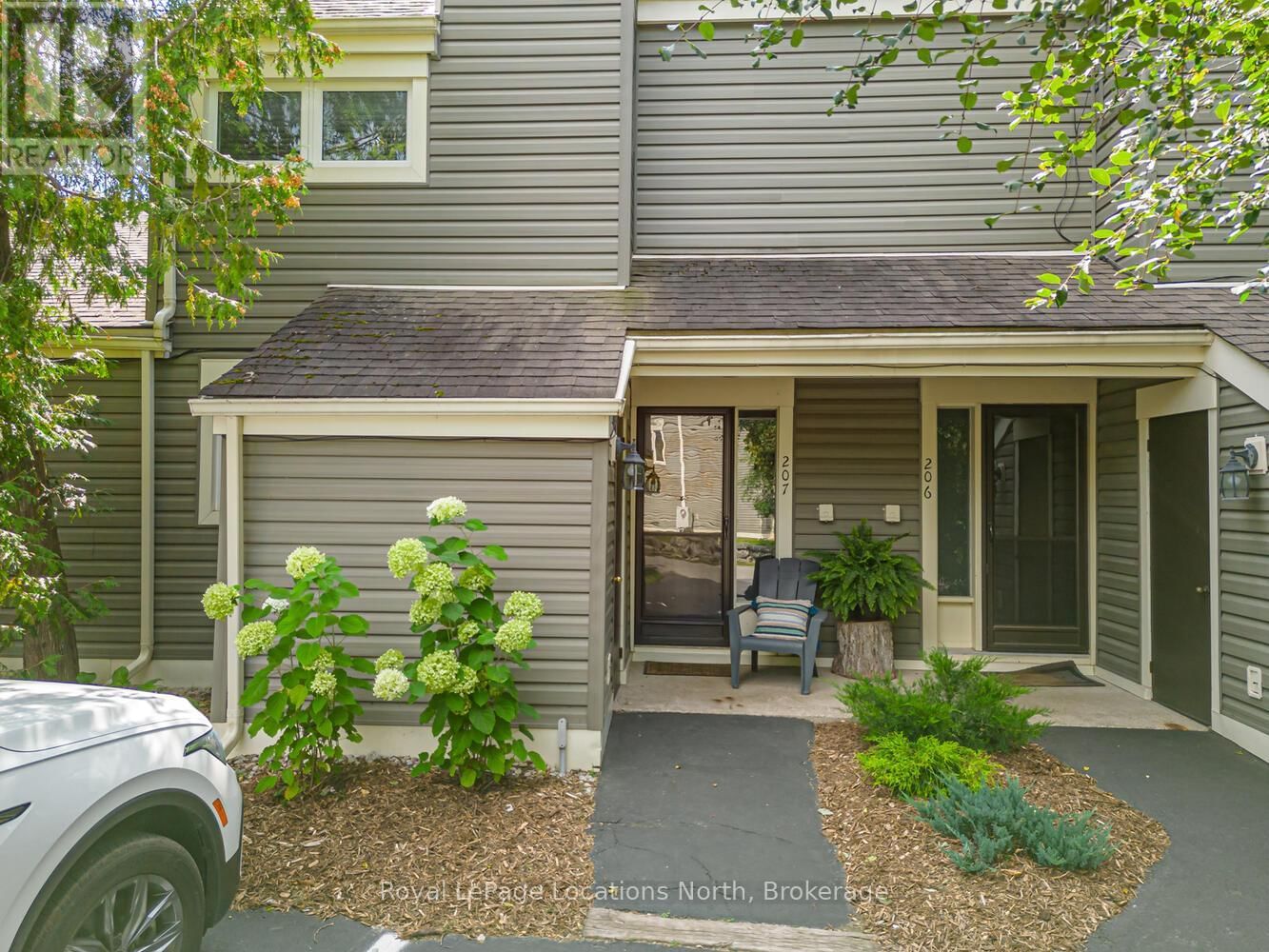 207 ESCARPMENT CRESCENT Image 43