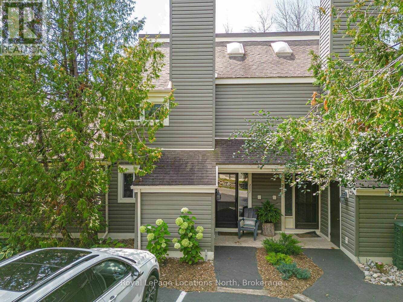 207 ESCARPMENT CRESCENT Image 44